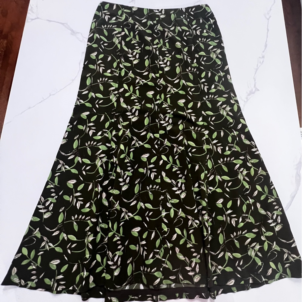 Christopher & Banks green leaf maxi skirt size 8